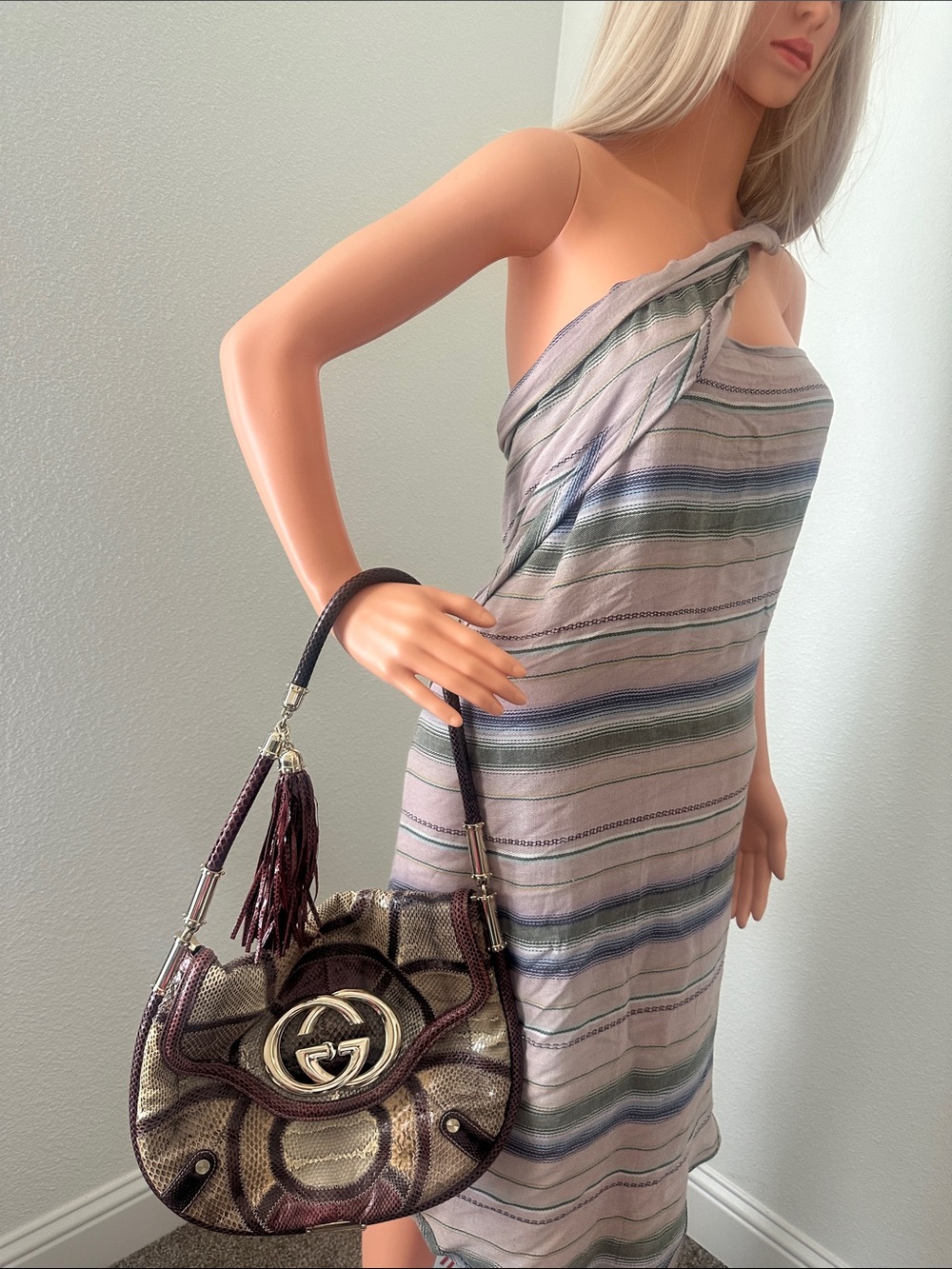 GUCCI Burgundy, Gold and Tan GG PURE SNAKESKIN Shoulder Bag W/tassel. - Picture 16 of 16